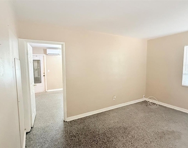 1304 Browning Street - Photo Thumbnail 4