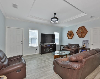 1169 8th Avenue Ne - Photo Thumbnail 13
