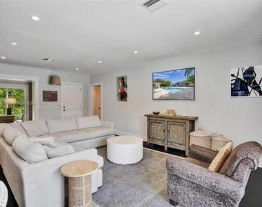 1912 Ne 119th Road - Photo Thumbnail 32