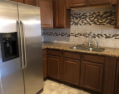 30 Lake Villa Way - Photo Thumbnail 3