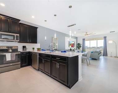 9335 Sommerset Hills Drive - Photo Thumbnail 12