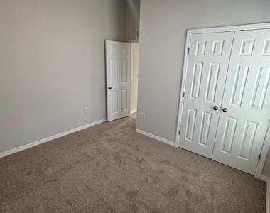 1049 Foreshore Lane - Photo Thumbnail 4