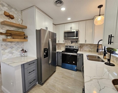 460 Creek Lane Drive - Photo Thumbnail 16