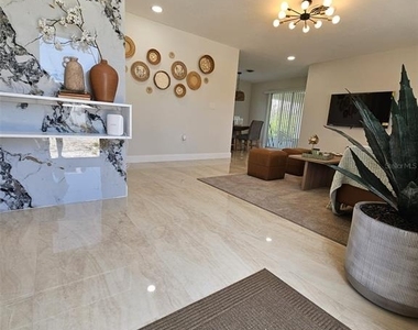 460 Creek Lane Drive - Photo Thumbnail 4