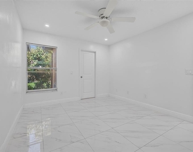 3128 Sandy Shore Lane - Photo Thumbnail 31