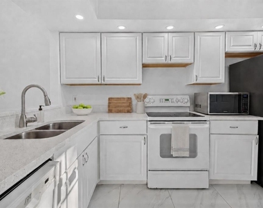 3128 Sandy Shore Lane - Photo Thumbnail 12