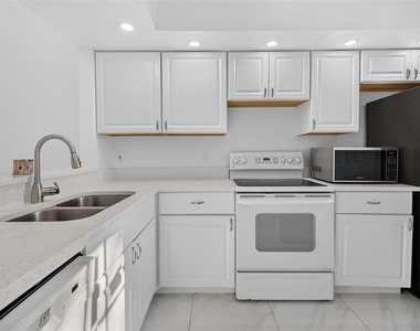 3128 Sandy Shore Lane - Photo Thumbnail 13