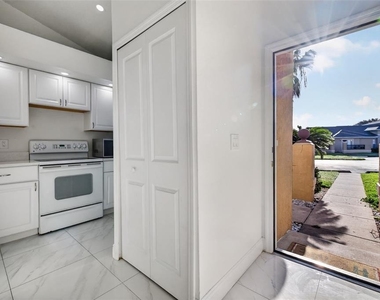 3128 Sandy Shore Lane - Photo Thumbnail 8
