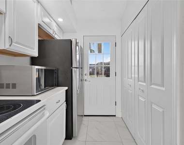 3128 Sandy Shore Lane - Photo Thumbnail 10