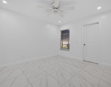3128 Sandy Shore Lane - Photo Thumbnail 30