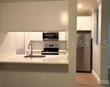860 N Orange Avenue - Photo Thumbnail 9