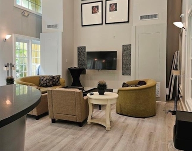 860 N Orange Avenue - Photo Thumbnail 10