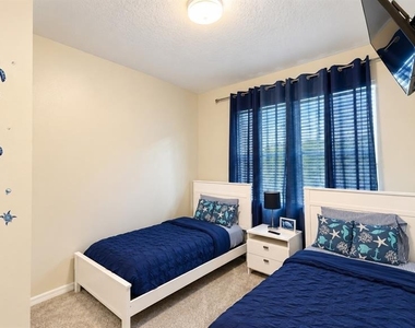 326 Chelsea Drive - Photo Thumbnail 8