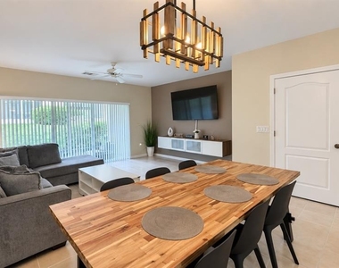 326 Chelsea Drive - Photo Thumbnail 4