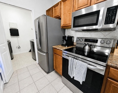 8335 38th Street Circle E - Photo Thumbnail 5