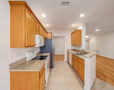 4570 Sw 52nd Circle - Photo Thumbnail 15