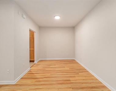 4570 Sw 52nd Circle - Photo Thumbnail 10