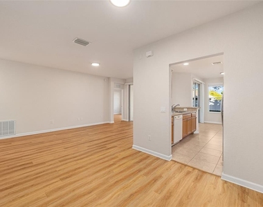 4570 Sw 52nd Circle - Photo Thumbnail 11