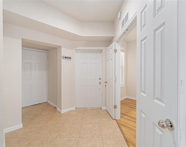 4570 Sw 52nd Circle - Photo Thumbnail 5