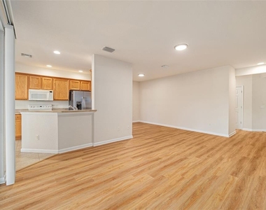 4570 Sw 52nd Circle - Photo Thumbnail 9