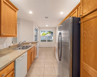 4570 Sw 52nd Circle - Photo Thumbnail 12