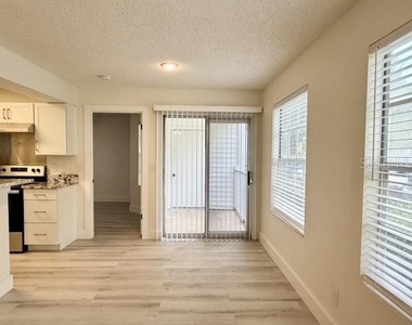 11594 Westwood Boulevard - Photo Thumbnail 5