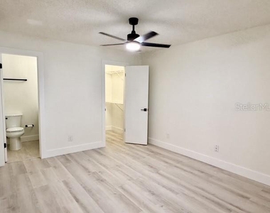 11594 Westwood Boulevard - Photo Thumbnail 8