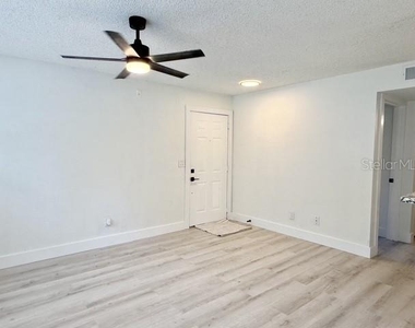 11594 Westwood Boulevard - Photo Thumbnail 3