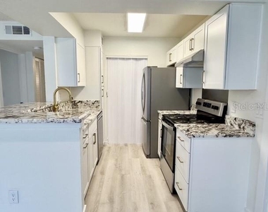 11594 Westwood Boulevard - Photo Thumbnail 7