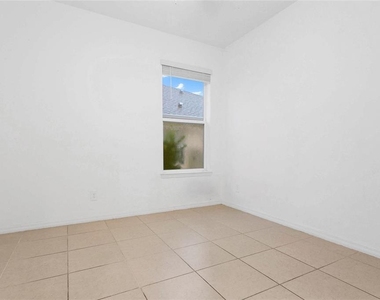 901 Sabal Breeze Lane - Photo Thumbnail 14