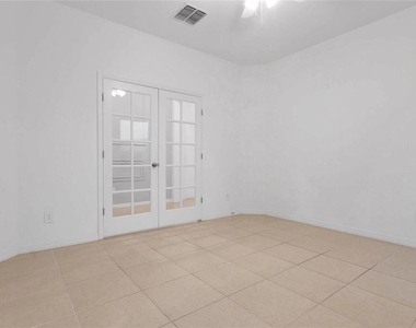 901 Sabal Breeze Lane - Photo Thumbnail 17