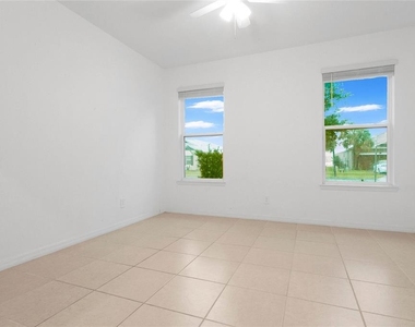 901 Sabal Breeze Lane - Photo Thumbnail 18