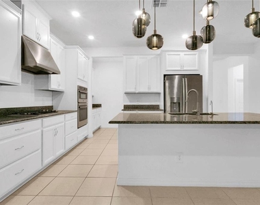 901 Sabal Breeze Lane - Photo Thumbnail 8