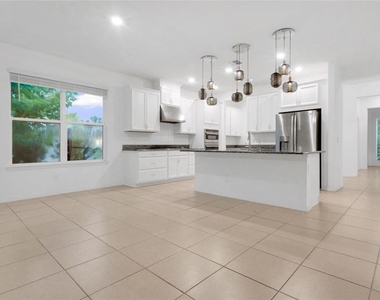 901 Sabal Breeze Lane - Photo Thumbnail 4