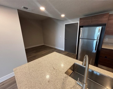 4424 S Texas Avenue - Photo Thumbnail 16