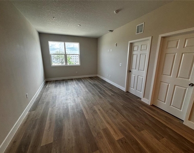 4424 S Texas Avenue - Photo Thumbnail 11