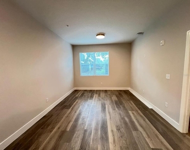 4424 S Texas Avenue - Photo Thumbnail 3
