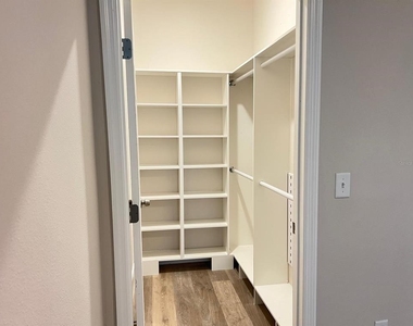 4424 S Texas Avenue - Photo Thumbnail 2