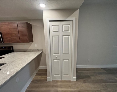 4424 S Texas Avenue - Photo Thumbnail 10