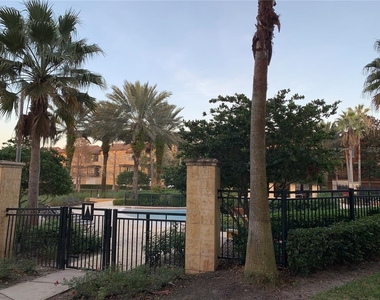 5572 Metrowest Boulevard - Photo Thumbnail 2