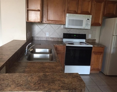 5572 Metrowest Boulevard - Photo Thumbnail 4