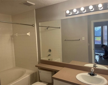 5572 Metrowest Boulevard - Photo Thumbnail 7