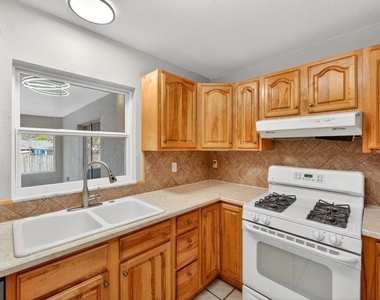 157 Alhambra Avenue - Photo Thumbnail 9