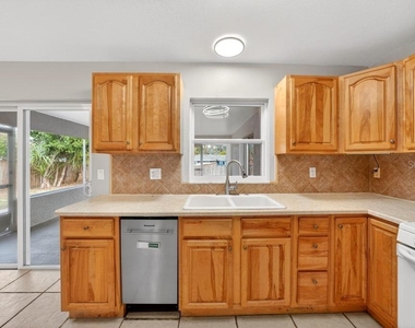 157 Alhambra Avenue - Photo Thumbnail 7