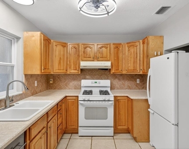 157 Alhambra Avenue - Photo Thumbnail 10