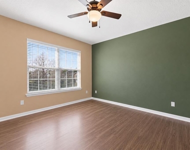 2210 San Jacinto Circle - Photo Thumbnail 10