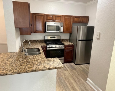 3367 S Kirkman Road - Photo Thumbnail 5