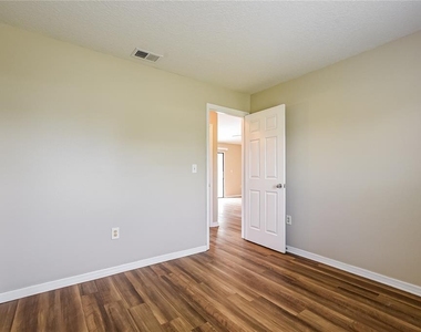 224 Cobalt Drive - Photo Thumbnail 8