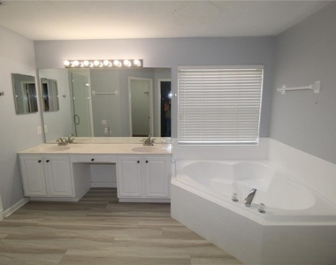 6031 Bay Valley Court - Photo Thumbnail 12