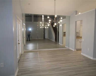 6031 Bay Valley Court - Photo Thumbnail 4